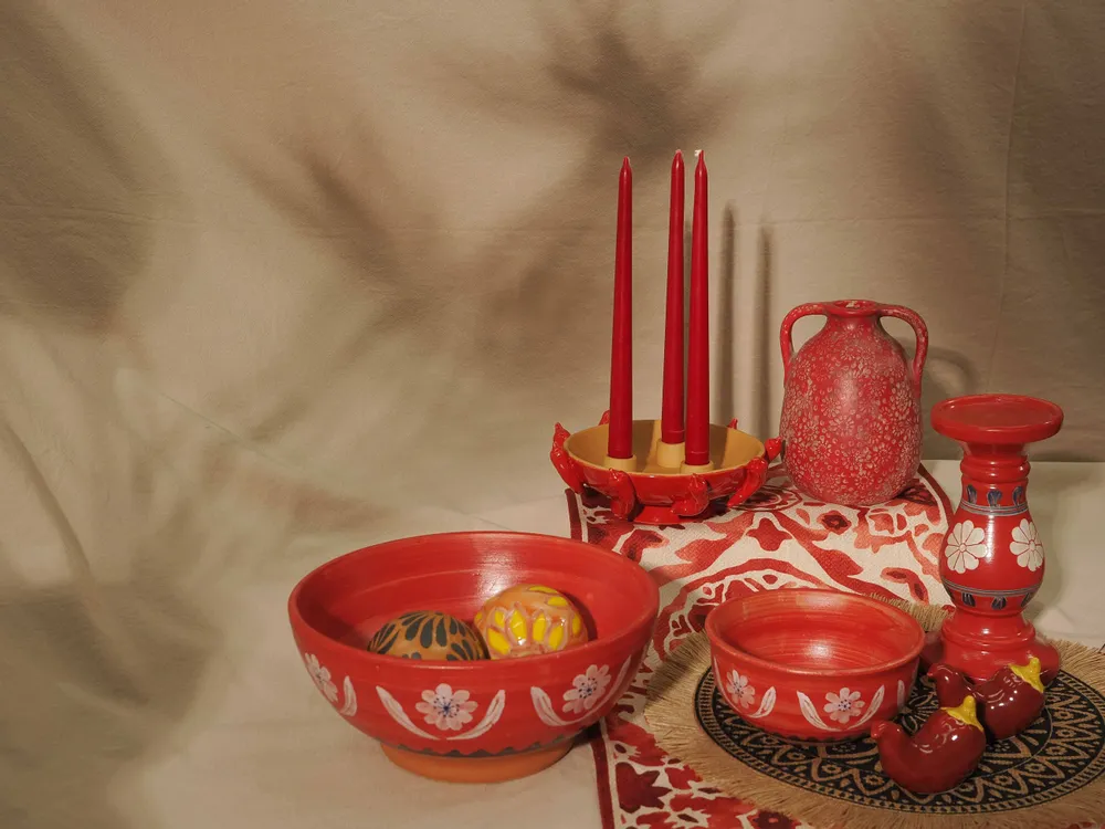 Everyday plates - stoneware meets red - SAPOTA LTD.