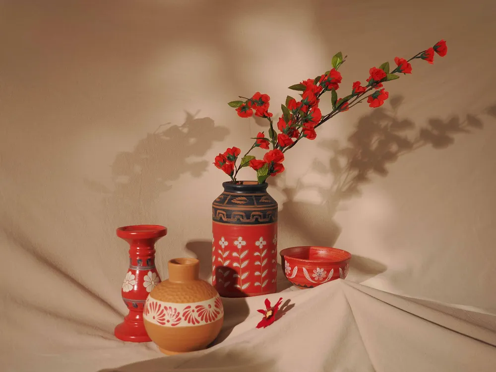 Everyday plates - stoneware meets red - SAPOTA LTD.