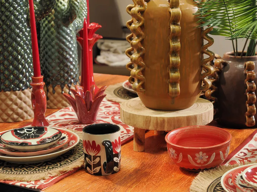 Everyday plates - stoneware meets red - SAPOTA LTD.