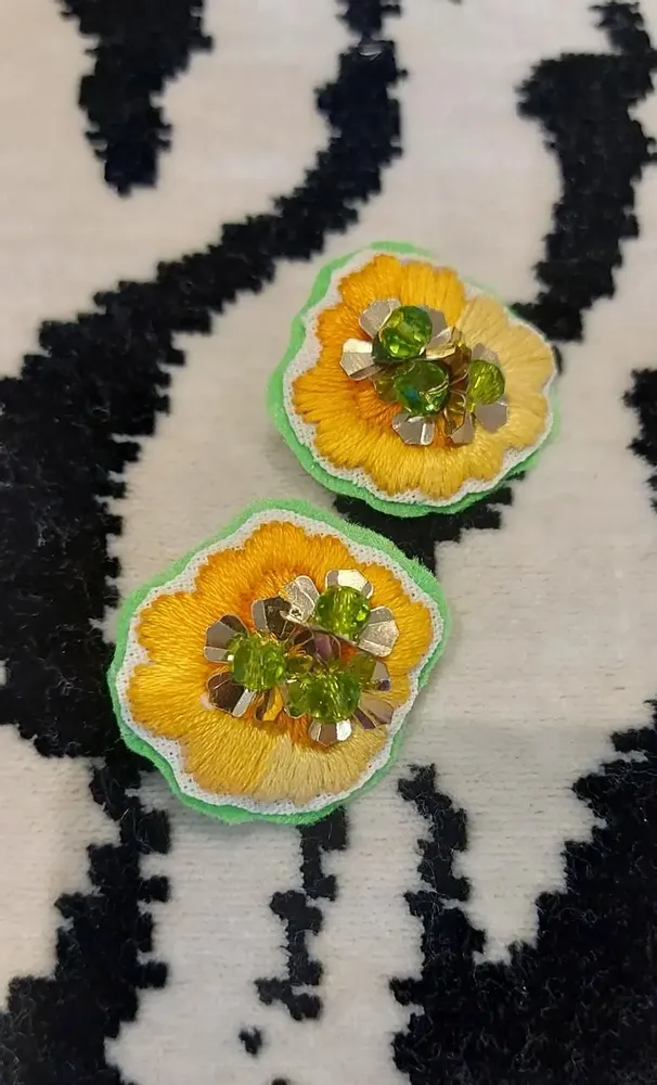Bijoux - Boucles d'oreilles en forme de fleur - FIL MAIN