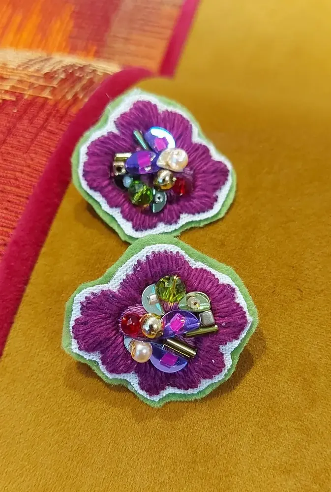 Bijoux - Boucles d'oreilles en forme de fleur - FIL MAIN