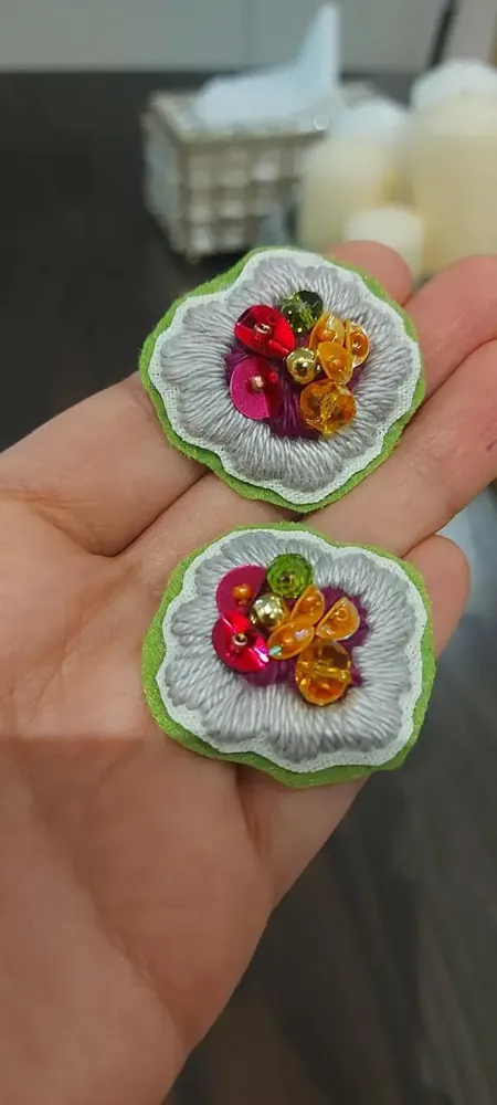 Bijoux - Boucles d'oreilles en forme de fleur - FIL MAIN