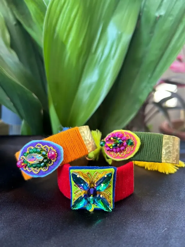 Bracelets - Manchette cuivre martelé brodé - FIL MAIN
