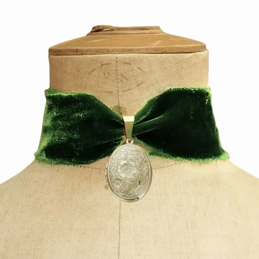 Jewelry - Choker Green Silk Velvet - Locket - FASCINATO