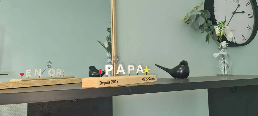 Cadeaux - PAPA - EN OR - LE DIGRAPHE