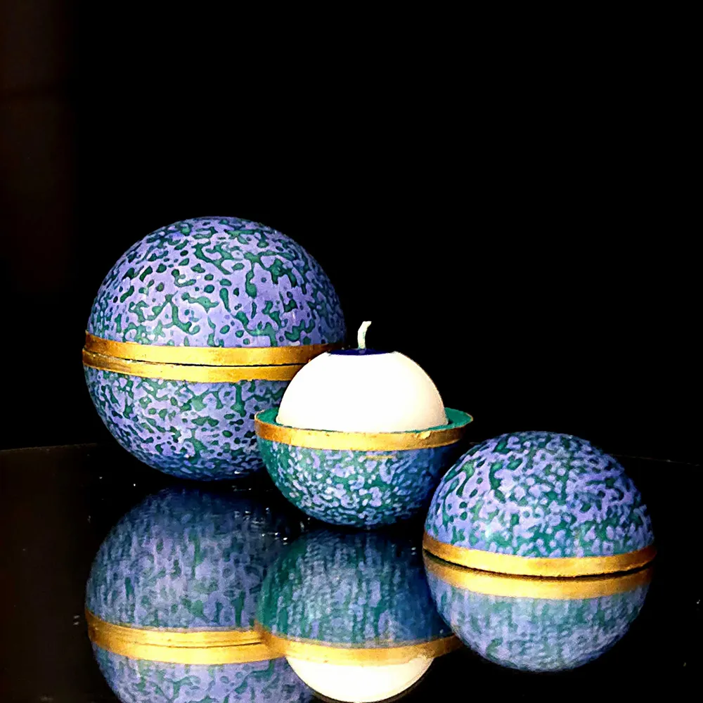 Cadeaux - Bougie Globe Bollywood à l'épicéa - PONPON CURIOSITAS