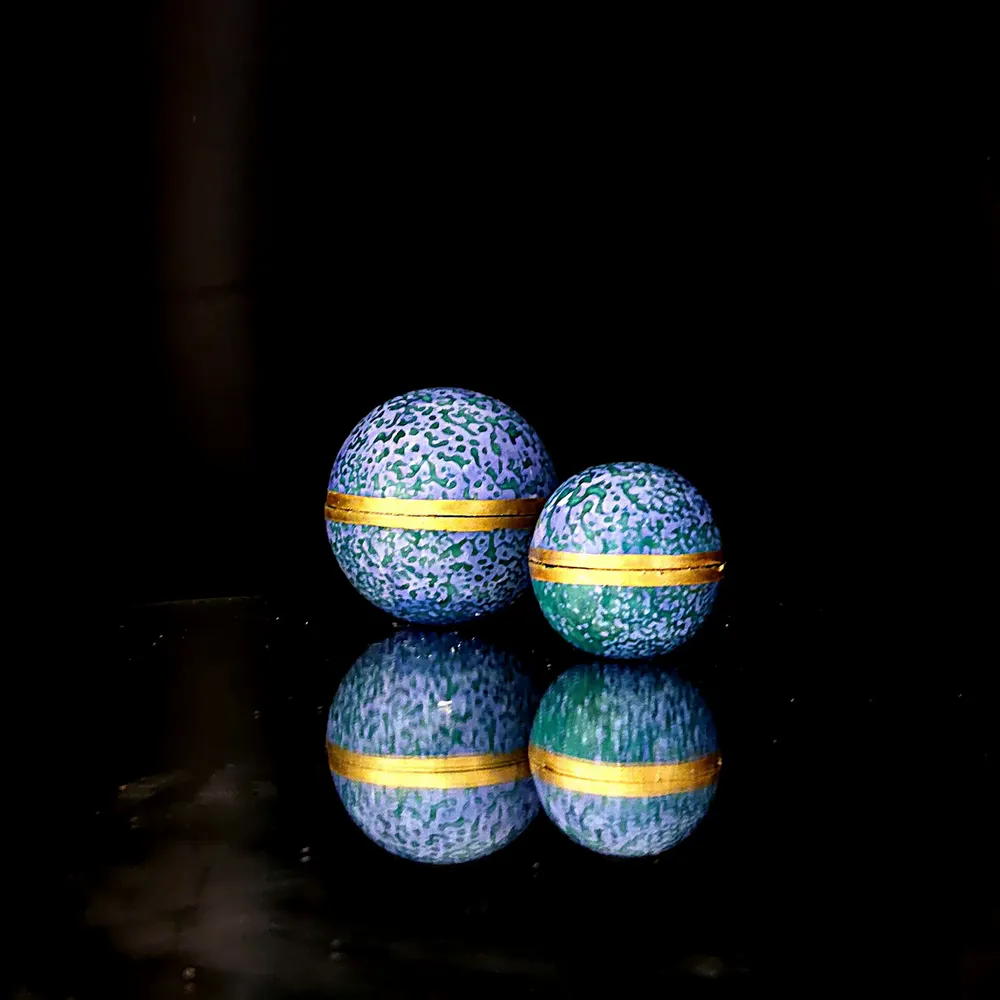 Cadeaux - Bougie Globe Bollywood à l'épicéa - PONPON CURIOSITAS