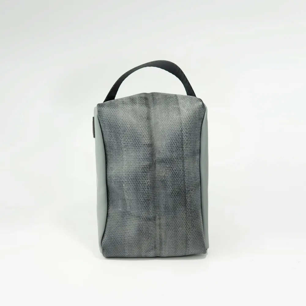 Accessoires de voyage - Trousse de toilette recyclée Entradar Fire Hose - ENTADAR LTD.