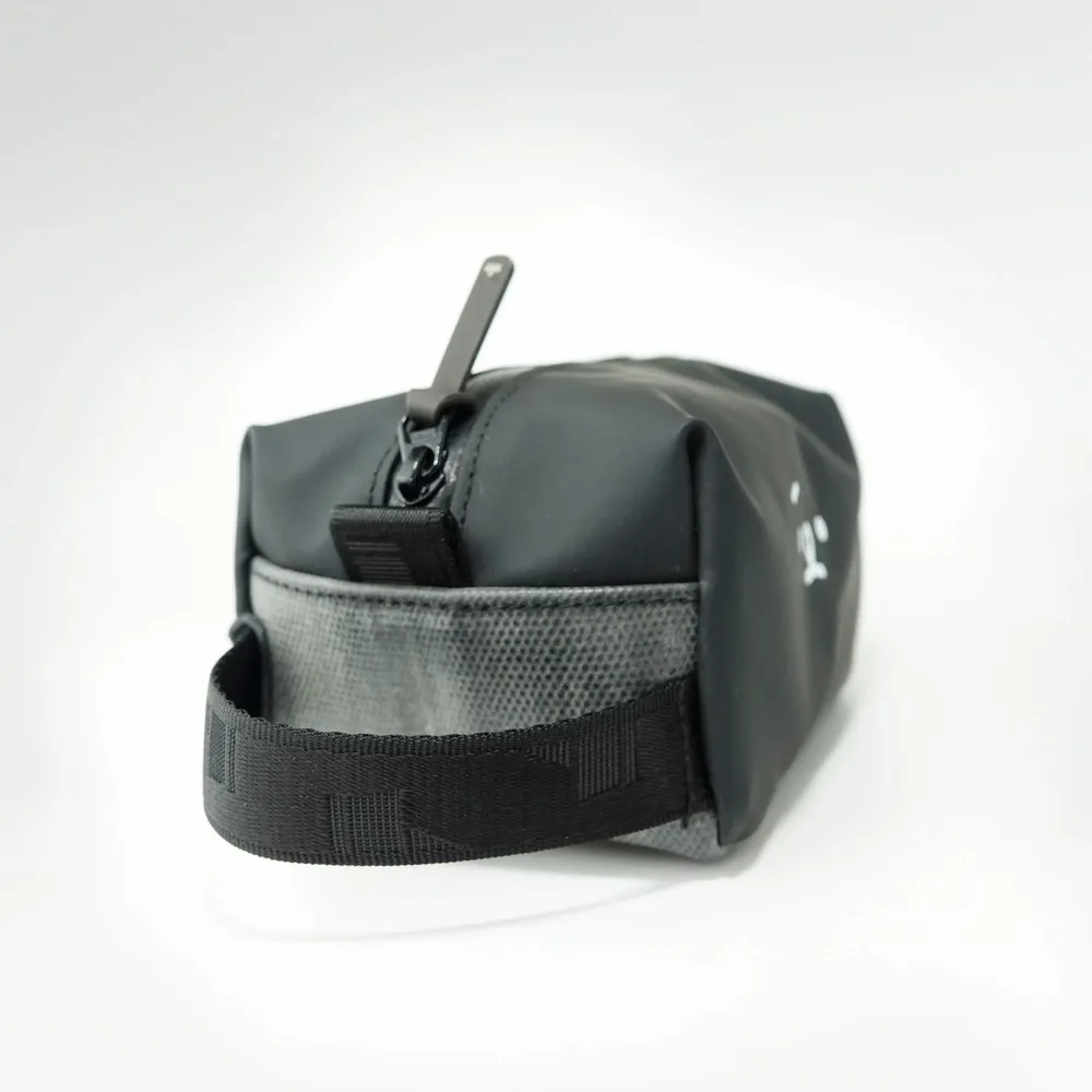 Accessoires de voyage - Trousse de toilette recyclée Entradar Fire Hose - ENTADAR LTD.