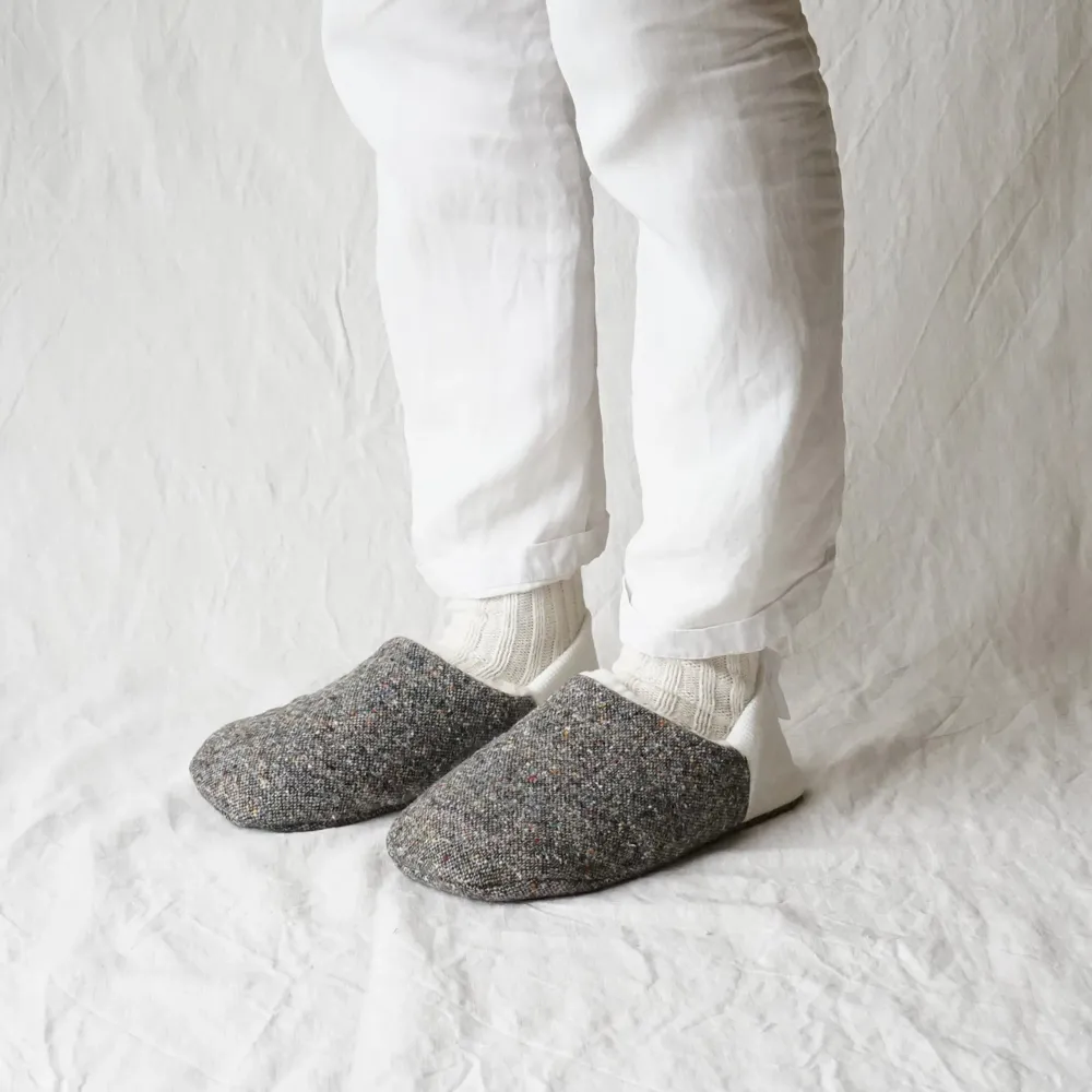 Chaussettes - JAPAN MADE Reversible room shoes / Hopping Nep Tweed × Sheep Boa - MERIPPA