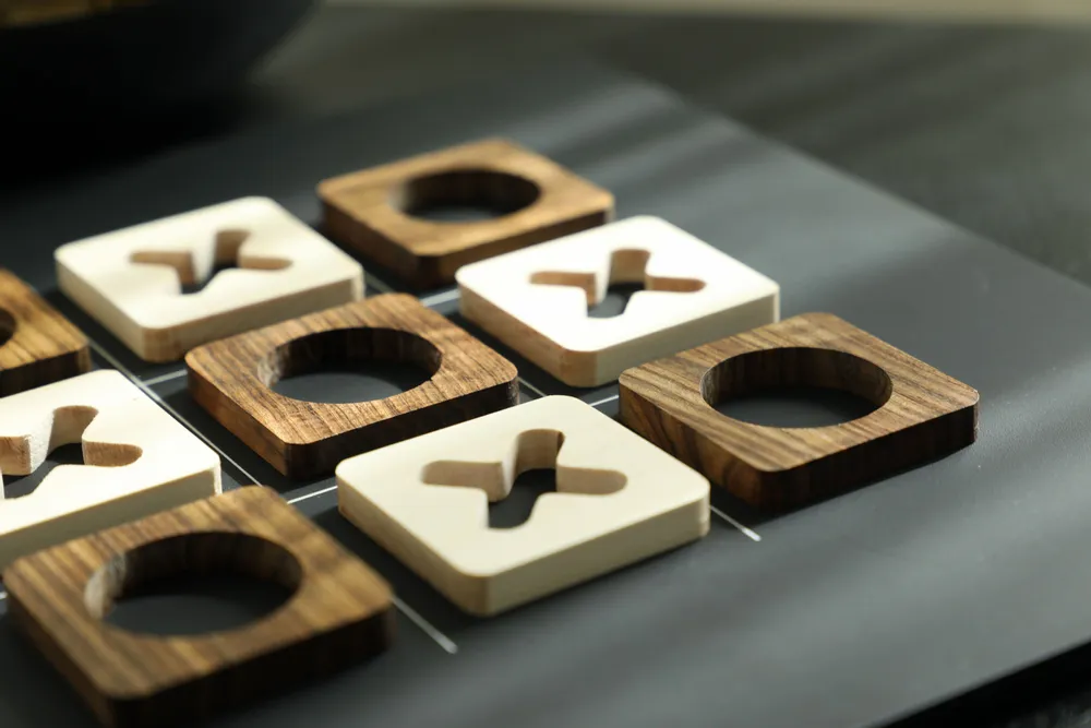 Objets design - TRIS - Ensemble de jeu en bois d'Ovangkol et d'érable - SHALL WE PLAY A GAME?