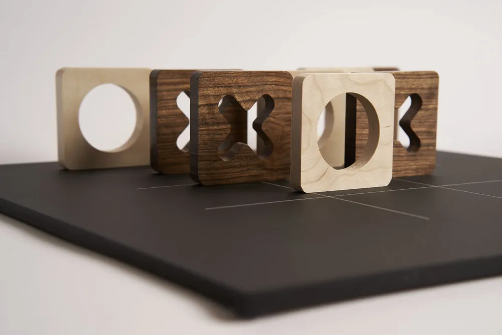 Objets design - TRIS - Ensemble de jeu en bois d'Ovangkol et d'érable - SHALL WE PLAY A GAME?