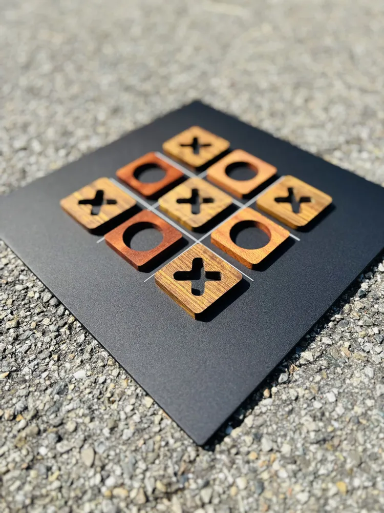 Objets design - TRIS - Ensemble de jeu en bois d'Ovangkol et d'acajou africain - SHALL WE PLAY A GAME?