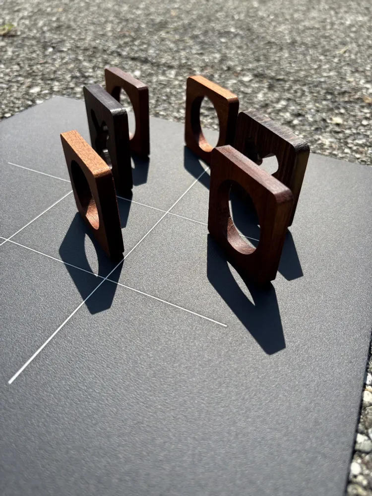 Objets design - TRIS - Ensemble de jeu en bois d'Ovangkol et d'acajou africain - SHALL WE PLAY A GAME?