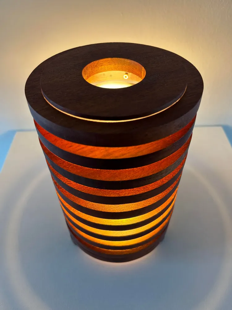 Lampes de table - VOLTA - Bois d'acajou africain massif - SHALL WE PLAY A GAME?