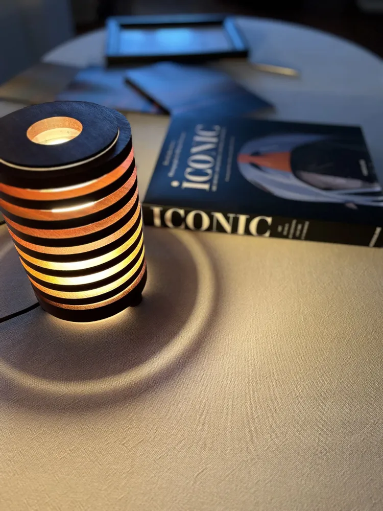 Lampes de table - VOLTA - Bois d'acajou africain massif - SHALL WE PLAY A GAME?