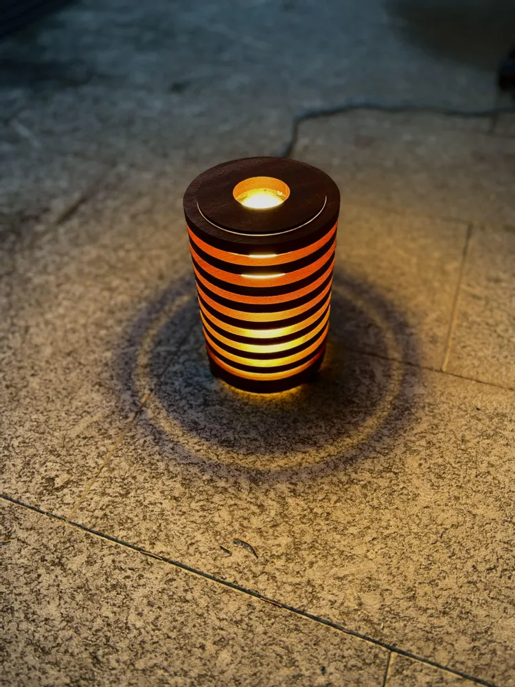 Lampes de table - VOLTA - Bois d'acajou africain massif - SHALL WE PLAY A GAME?