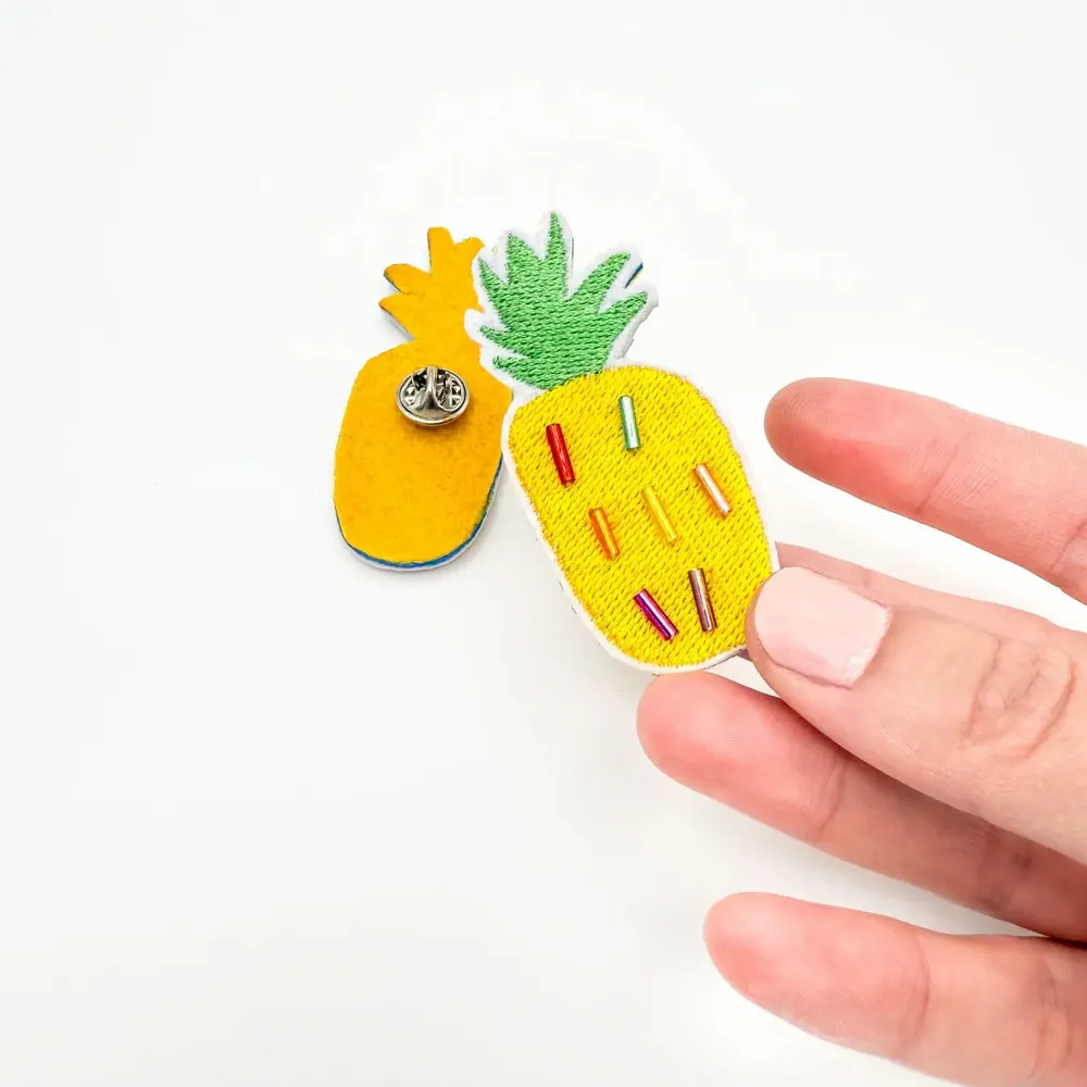 Cadeaux - Pin’s brodé "Pineapple"  - un fruit solaire fait en France - PETIT POIRIER