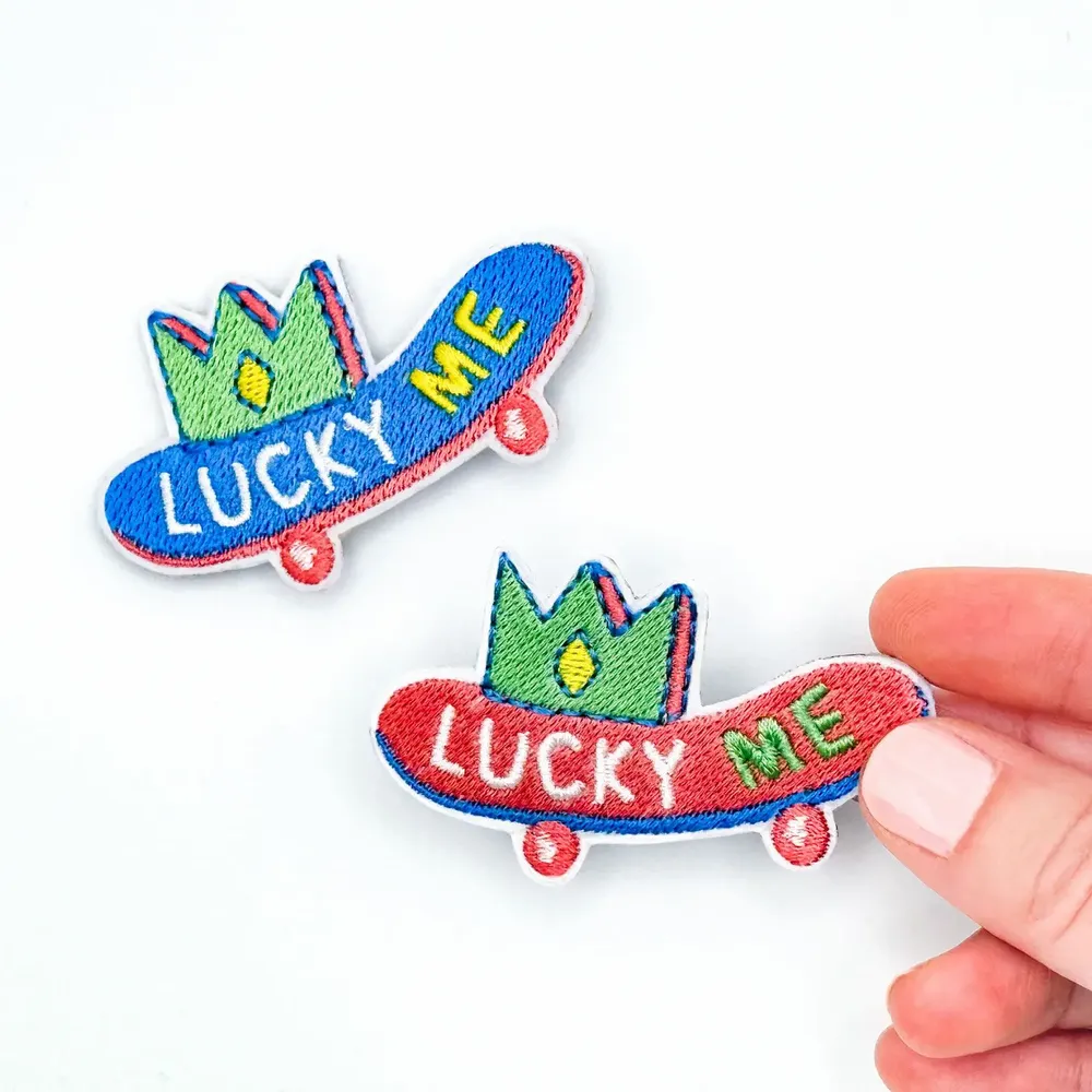 Cadeaux - Pin’s "Lucky Me – Skateboard" — Talisman des esprits libres - PETIT POIRIER