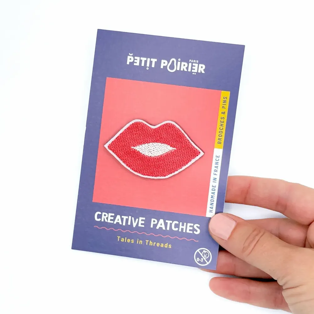 Cadeaux - Broche brodée "KIiss" – Ton talisman Bisou de secours - PETIT POIRIER