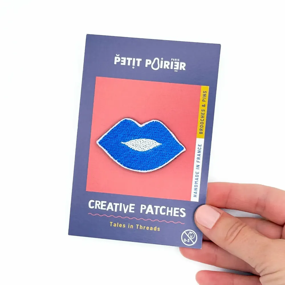 Cadeaux - Broche brodée "KIiss" – Ton talisman Bisou de secours - PETIT POIRIER