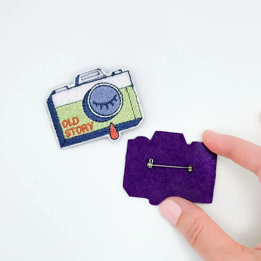 Cadeaux - Broche Brodée “Old Story” – Ce que tu es devenu est une belle histoire - PETIT POIRIER