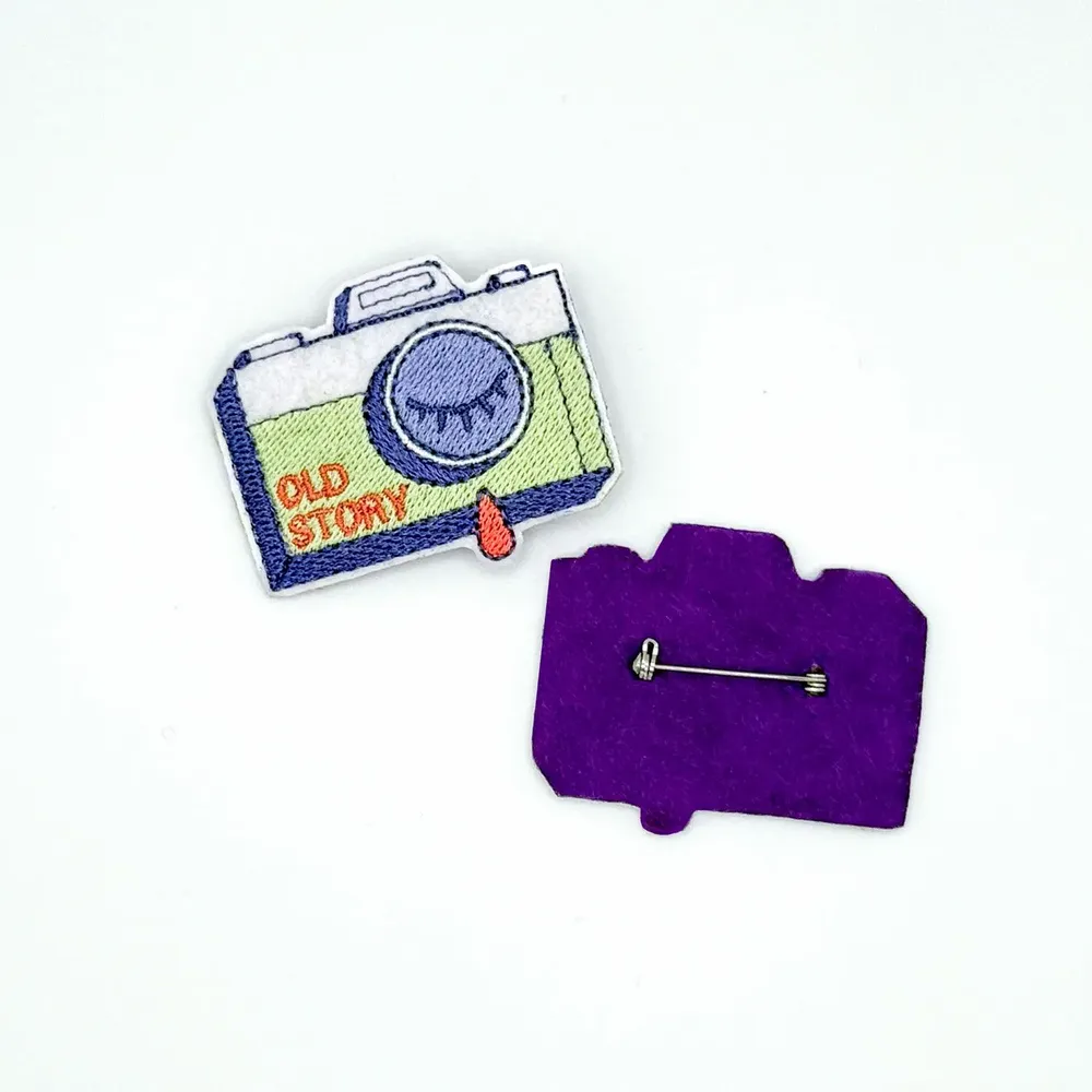 Cadeaux - Broche Brodée “Old Story” – Ce que tu es devenu est une belle histoire - PETIT POIRIER