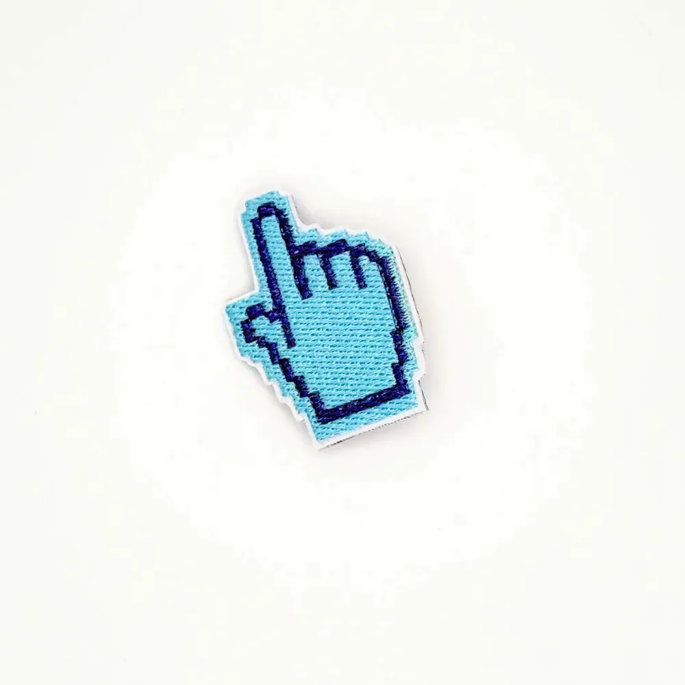Cadeaux - Pin’s "Click" Pixel – Le clic qui fait mouche - PETIT POIRIER