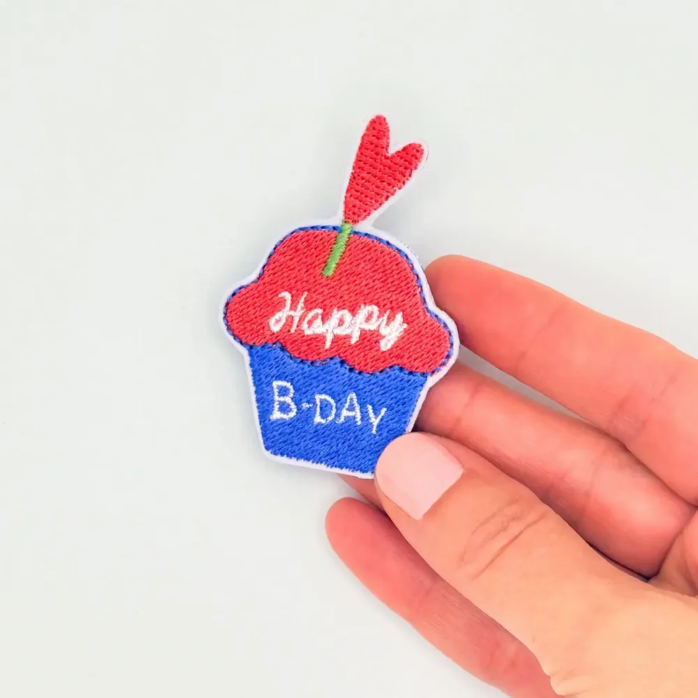 Kids accessories - Embroidered cupcake “Happy Birthday” Brooch - PETIT POIRIER