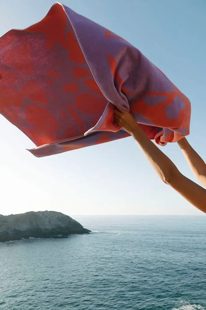 Gym and fitness equipment for hospitalities & contracts - LAVA - VOLVER. CONTEMPORARY TOWELS