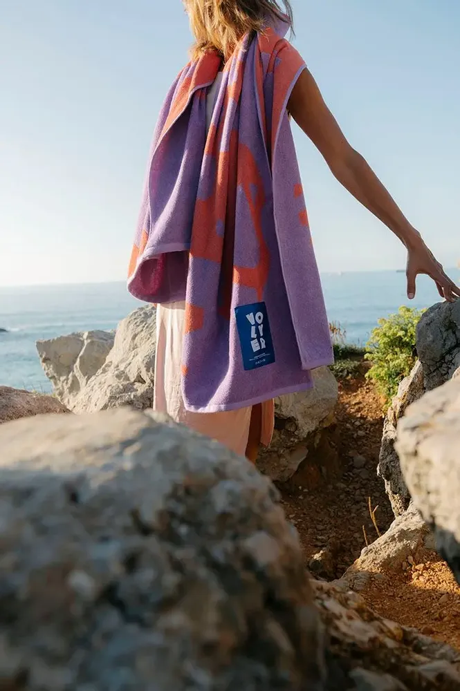 Gym and fitness equipment for hospitalities & contracts - LAVA - VOLVER. CONTEMPORARY TOWELS