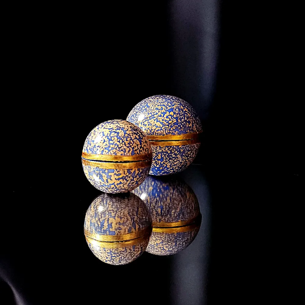 Cadeaux - Bougie Globe Bollywood au Santal - PONPON CURIOSITAS
