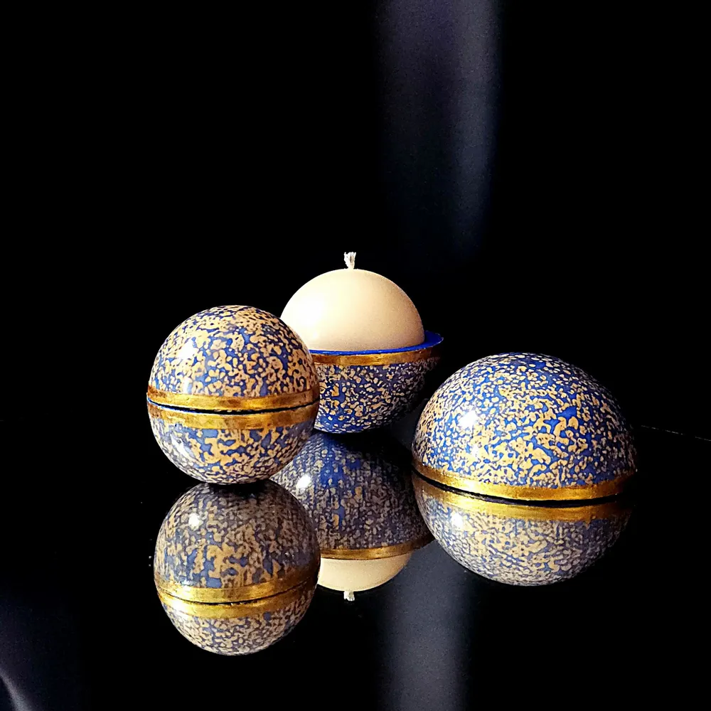 Cadeaux - Bougie Globe Bollywood au Santal - PONPON CURIOSITAS