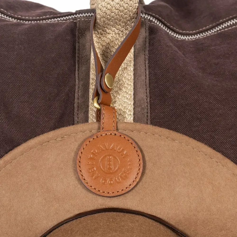 Accessoires de voyage - PORTE-CHAPEAU EN CUIR - TRAVAUX EN COURS...