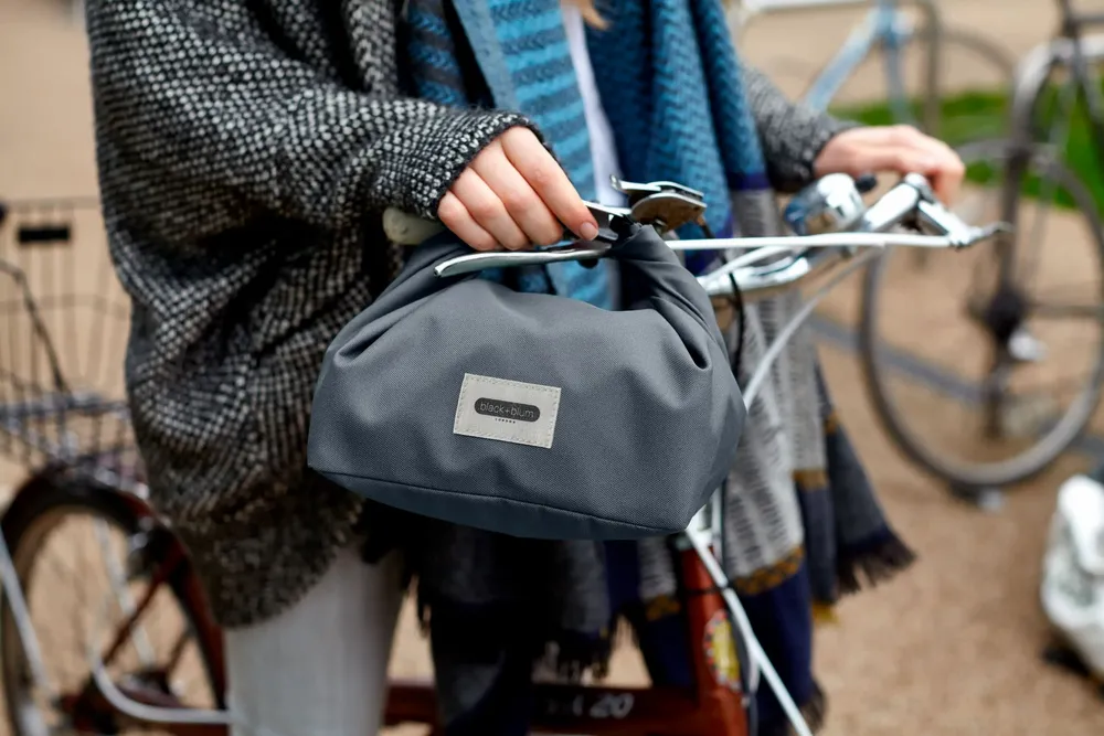 Bags and totes - Insulated Lunch Bag 6.7L - made with recycled PET - BLACK+BLUM EUROPE