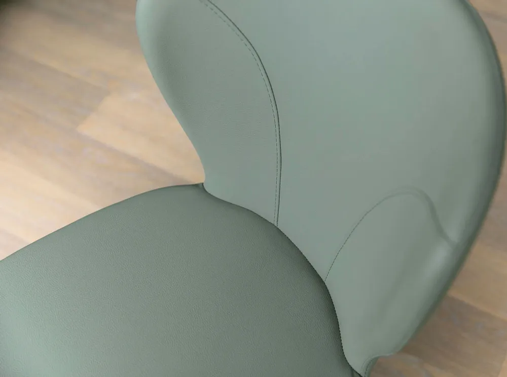 Chaises - Chaise pivotante en simili-cuir vert clair - ANGEL CERDÁ