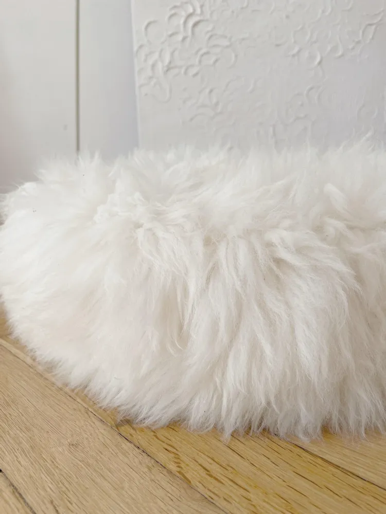 Beds - Round Natural Sheepskin Pet Bed - White - MELLOW CONCEPT STORE
