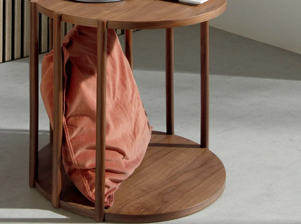 Tables basses - Table d'angle ronde en noyer - ANGEL CERDÁ