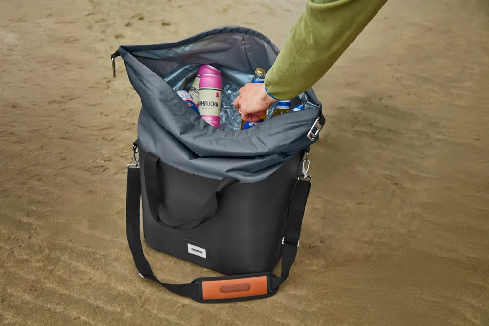 Cuisines de jardin - Glacière Isotherme 25L - Fabriqué avec du PET recyclé - BLACK+BLUM EUROPE