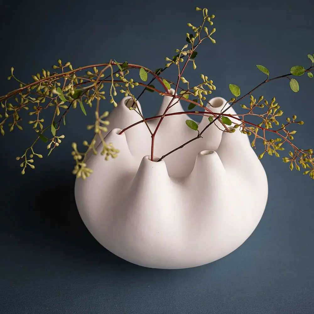 Vases - RHIZOM Piccolo vase, porcelain, white, decoration - KLATT OBJECTS