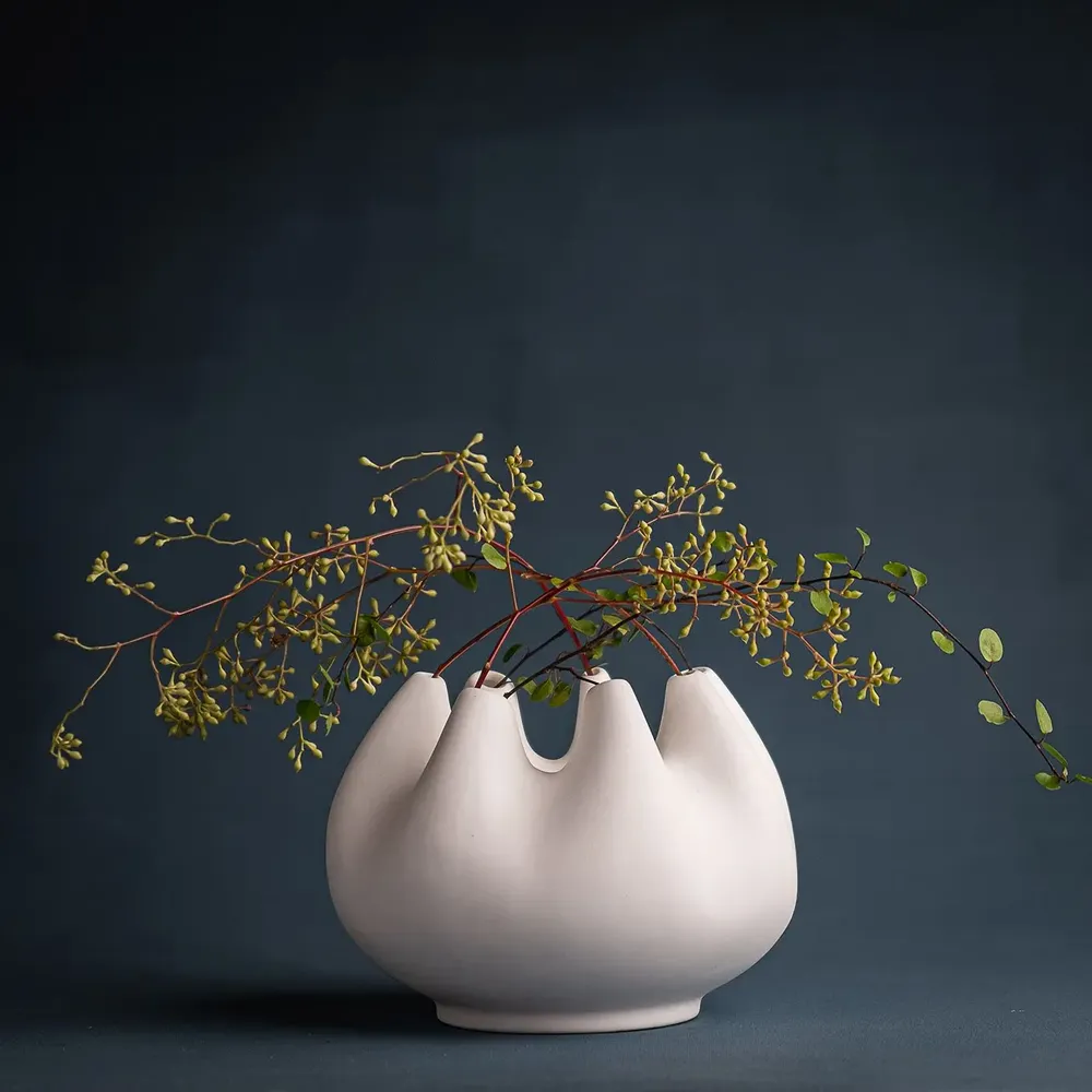 Vases - RHIZOM Piccolo vase, porcelain, white, decoration - KLATT OBJECTS