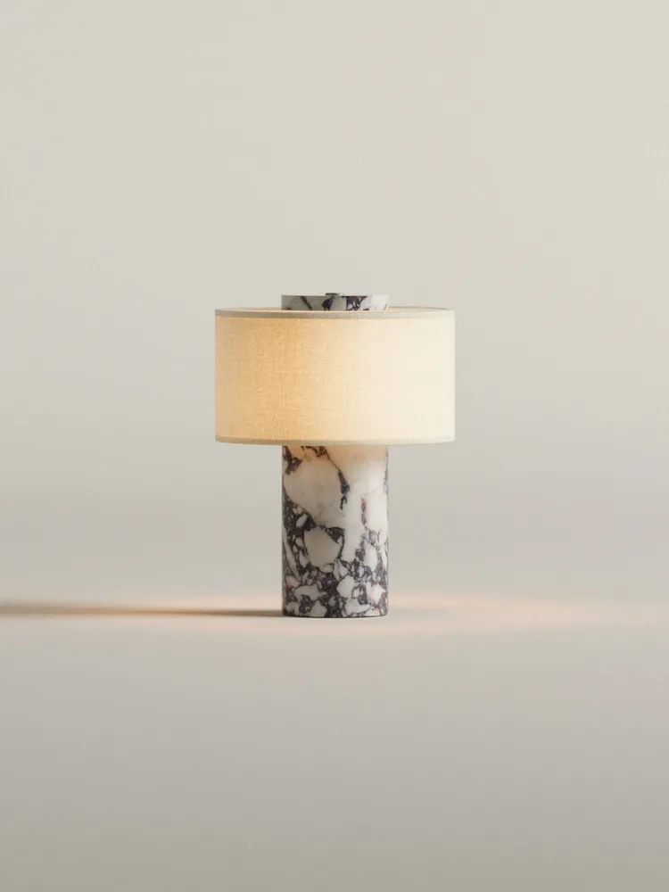Lampes de bureau  - Auríe Portable Lamp in Linen & Calacatta Viola Marble - BLOSSHOLM