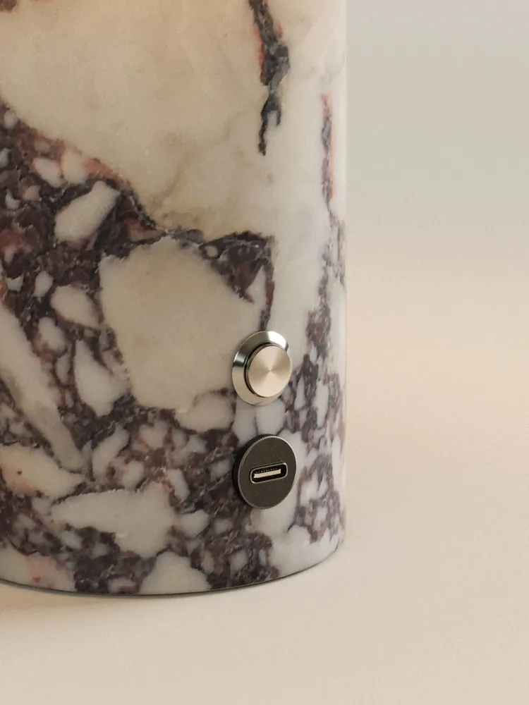 Lampes de bureau  - Auríe Portable Lamp in Linen & Calacatta Viola Marble - BLOSSHOLM