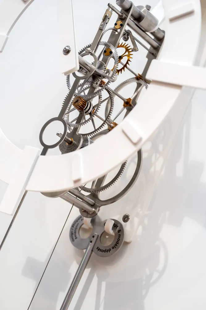 Design objects - “UNCATCHABLE” UTINAM Philippe LEBRU clock x second/second/ - UTINAM GRANDE HORLOGERIE