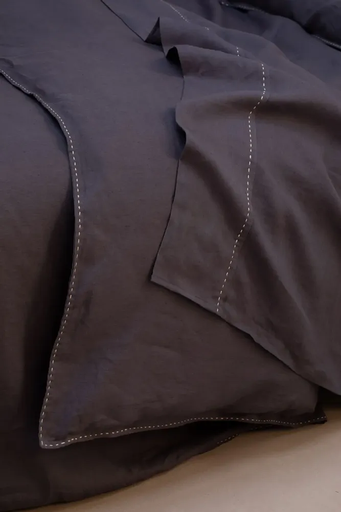 Linge de lit - ENSEMBLE VENERE – Ensemble de lit en pur lin lavé brodé à la main - NORA V
