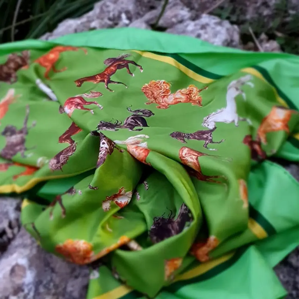 Foulards et écharpes - Foulard en Soie Chevaux Majestueux Vert 90x90 cm - RALUFINEART