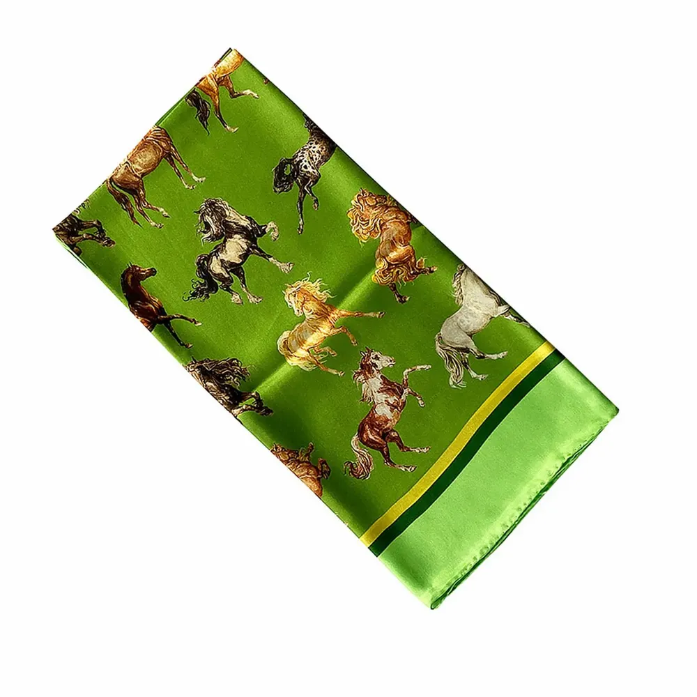 Foulards et écharpes - Foulard en Soie Chevaux Majestueux Vert 90x90 cm - RALUFINEART