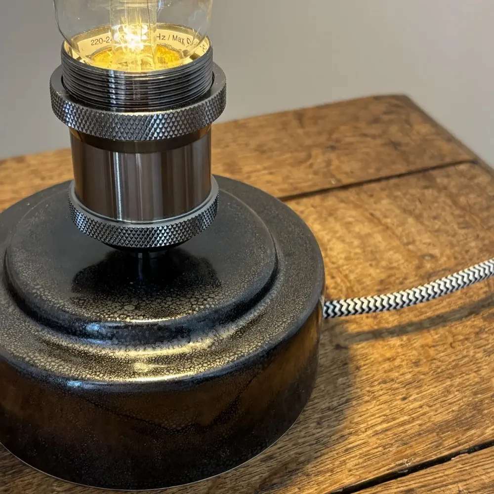 Objets de décoration - Lampe à poser Gaïa Noir - Ampoule Tourbillon - LES POTERIES DE SWANE