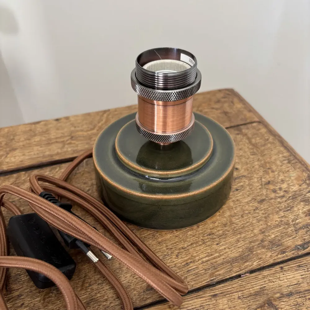 Objets de décoration - Lampe à poser Gaïa Vert Foncé - Ampoule Home - LES POTERIES DE SWANE