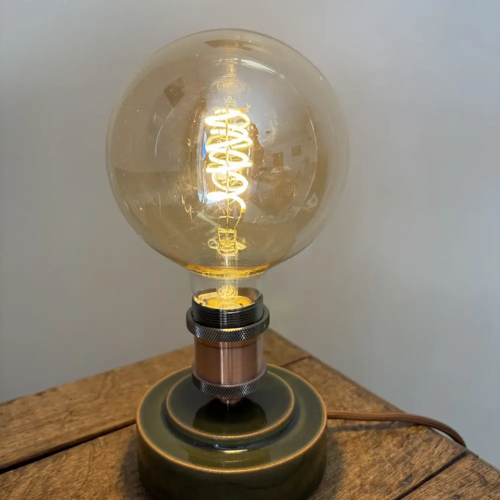 Objets de décoration - Lampe à poser Gaïa Vert Foncé - Ampoule Tourbillon - LES POTERIES DE SWANE